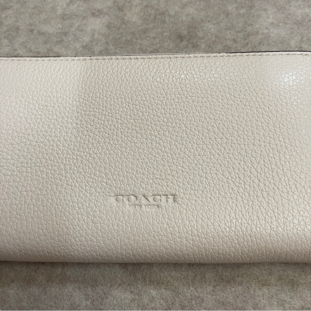 Coach Pebbled Leather Off White 3D Bow Zip Around Long Wallet Gold Hardware - Picture 5 of 11